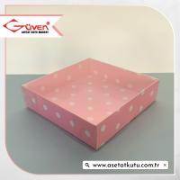 12x12x3 Altı Pembe Zemin Beyaz Puantiyeli Karton Üstü Asetat Kutu