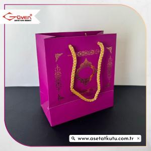 15.5x17x8 Mor Üzerine Gold Saray Desenli Karton Çanta