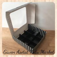 [9 Bölmeli] 15x15x5 Siyah Beyaz Çizgili Pencereli Karton Kutu