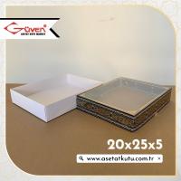 20x25x5 Kabe Yazısı Desenli, Beyaz Karton Tabanlı Kutu