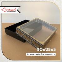 20x25x5 Kabe Yazısı Desenli, Siyah Karton Tabanlı Kutu