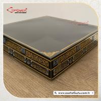 25x25x5 Kabe Yazısı Desenli, Siyah Karton Tabanlı Kutu