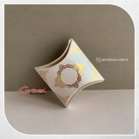4.5x4.5x1.5 Beyaz Üzeri Gold Saray Desenli Japon Yastığı Kutu