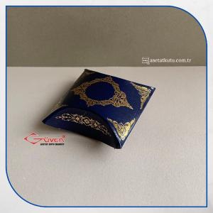 4.5x4.5x1.5 Lacivert Üzeri Gold Saray Desenli Japon Yastığı Kutu