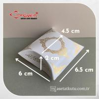 6x6.5x2 Beyaz Üzeri Gold Saray Desenli Japon Yastığı Kutu