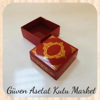 8x8x3.5 Bordo Üzeri Gold Yaldız Baskılı Saray Desenli Karton Kutu
