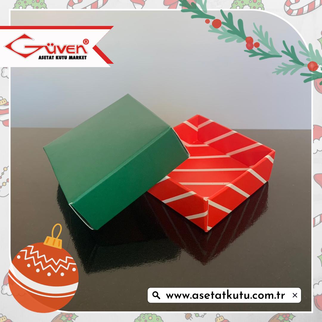 5x5x2.2 Tabanı Kırmızı Çizgili, Kapağı Yeşil Karton Kutu